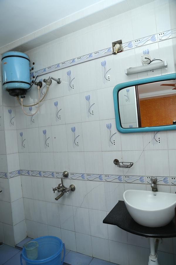 Отель Sri Srinivasar Residency Веллуру Экстерьер фото